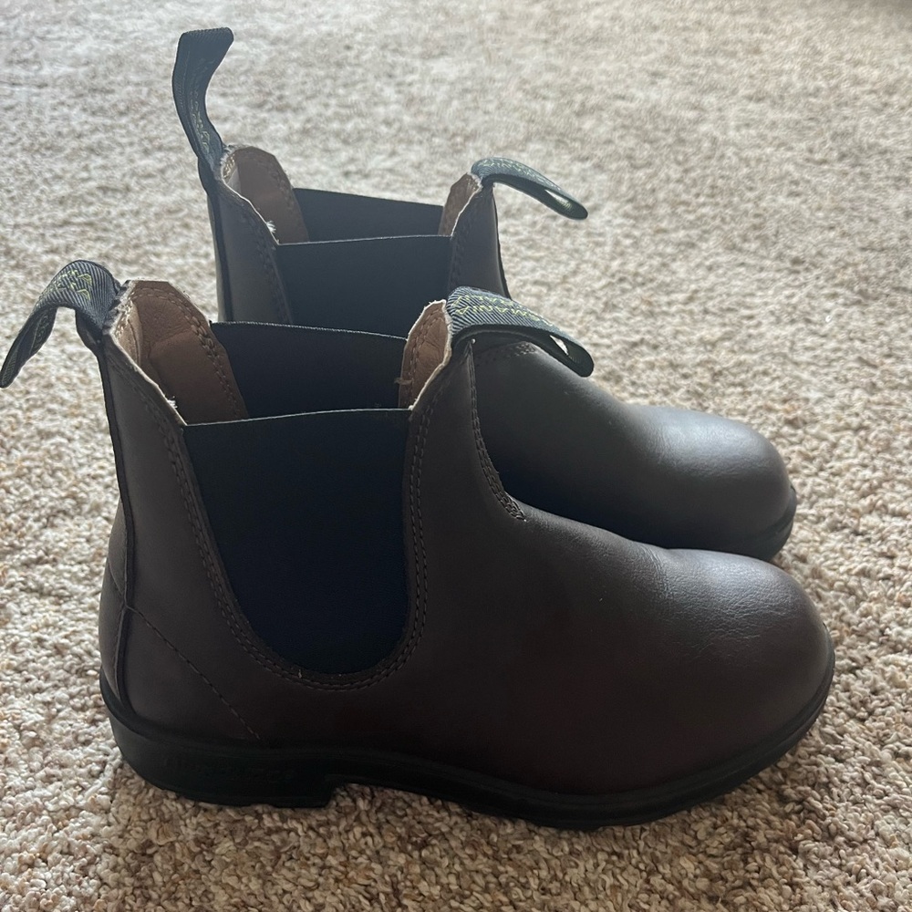Brown Blundstones 7.5